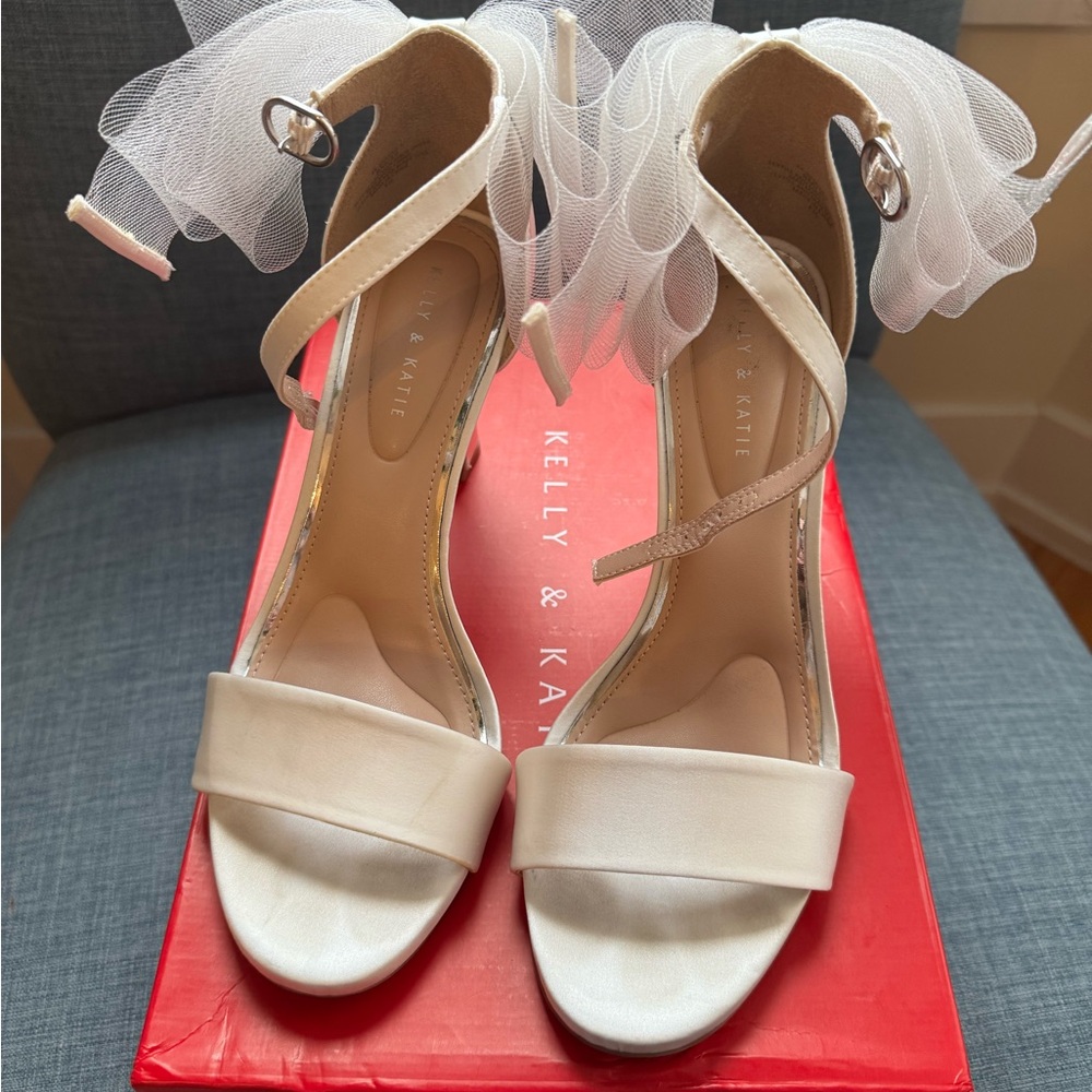 Kelly & Katie Nemira Sandal - Picture 3 of 6